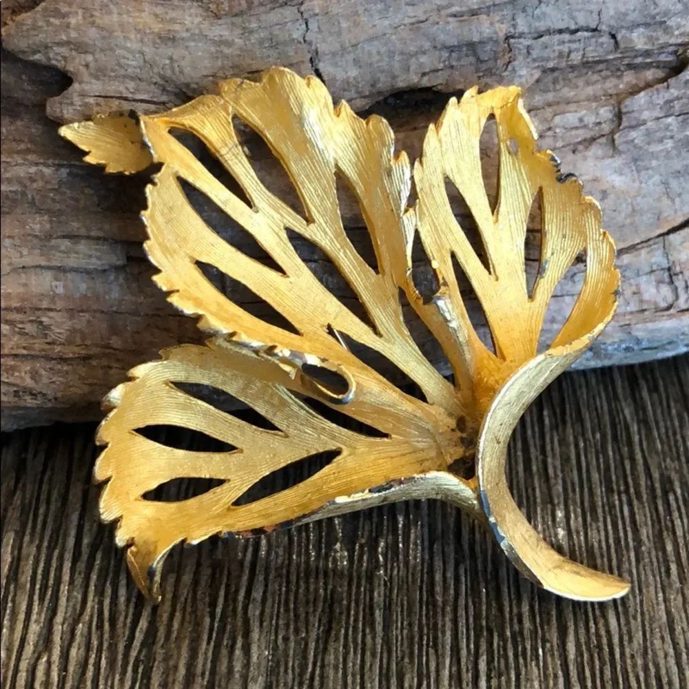 Vintage Bushed Goldtone Leaf Pin